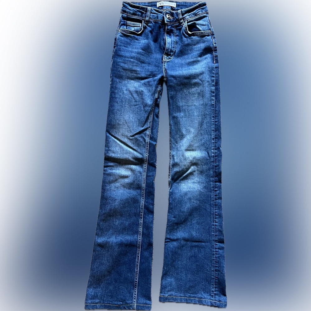 Zara women’s size 0 stretchy boot leg blue jeans.